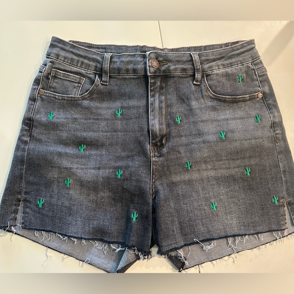 Judy Blue cactus shorts